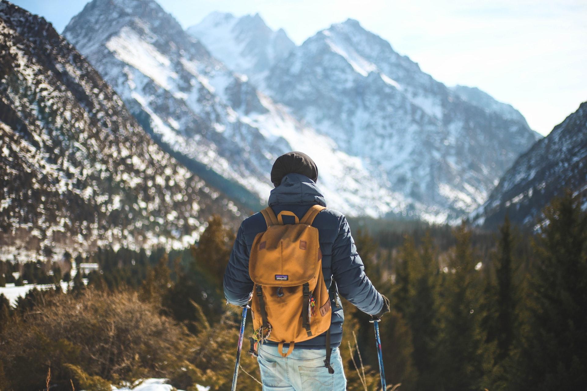 Read more about the article Welche Kleidung man beim Wandern im Gebirge tragen sollte